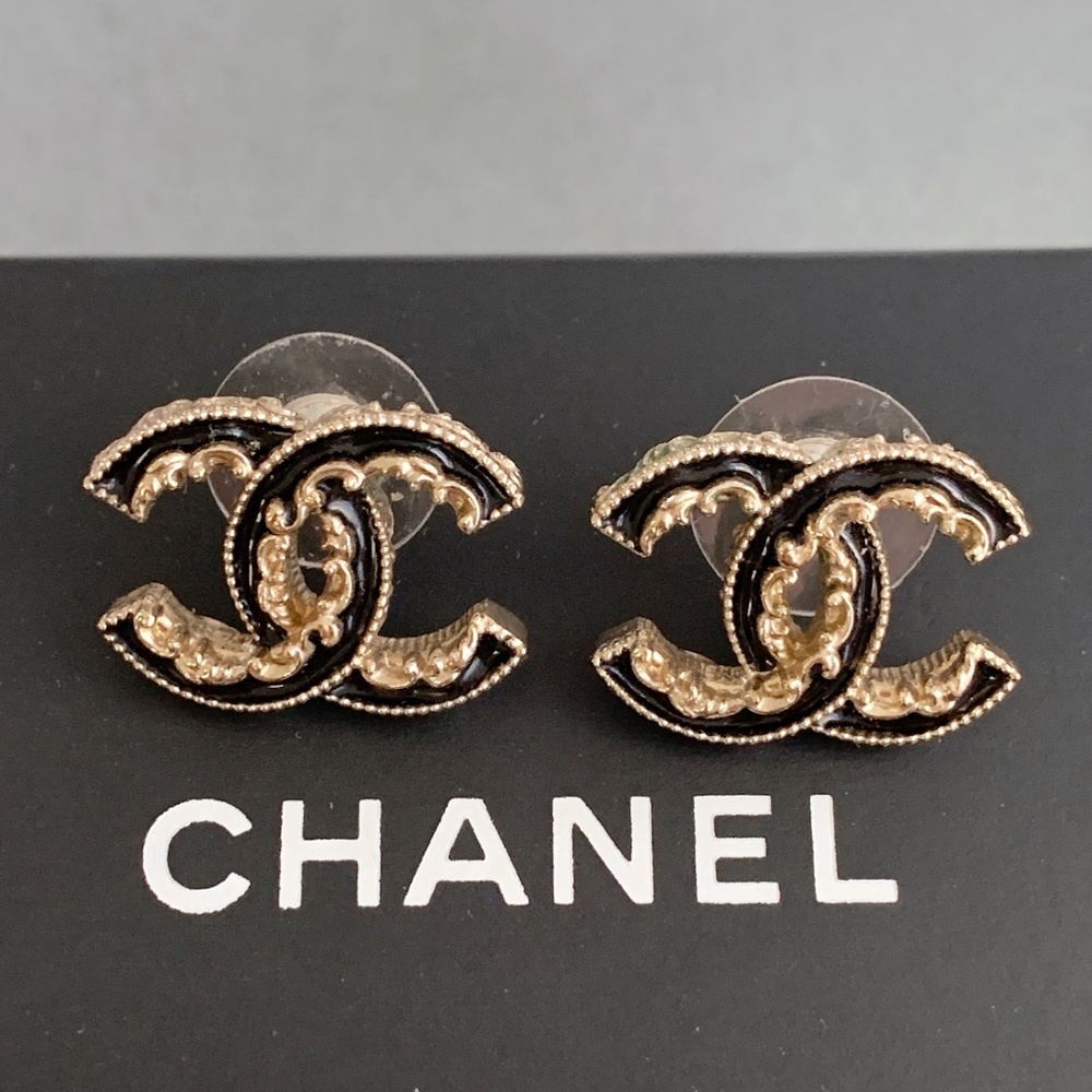 SOLD Chanel Gold Black Enamel Cc Baroque Earrings - Picture 4 of 8